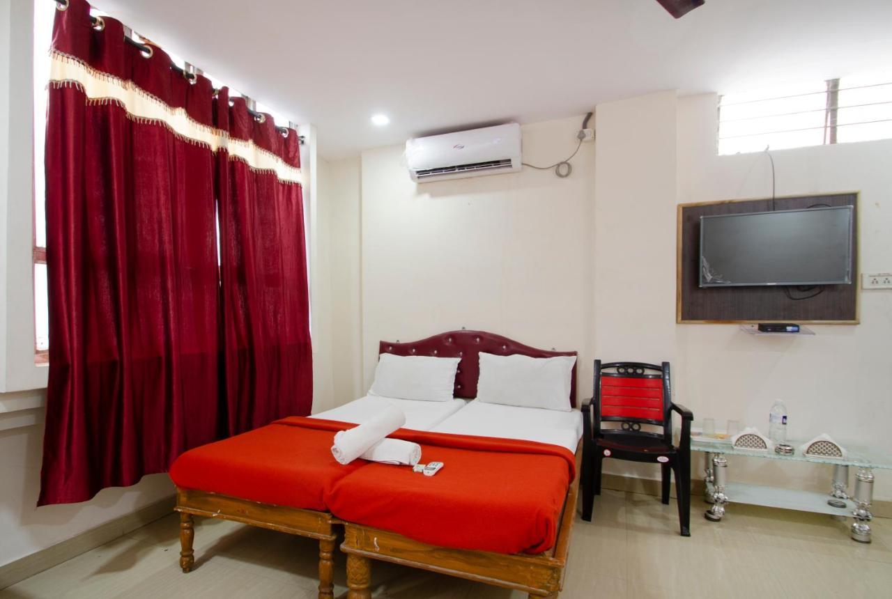 Hotel Sri Sai Balaji Hyderabad Bagian luar foto