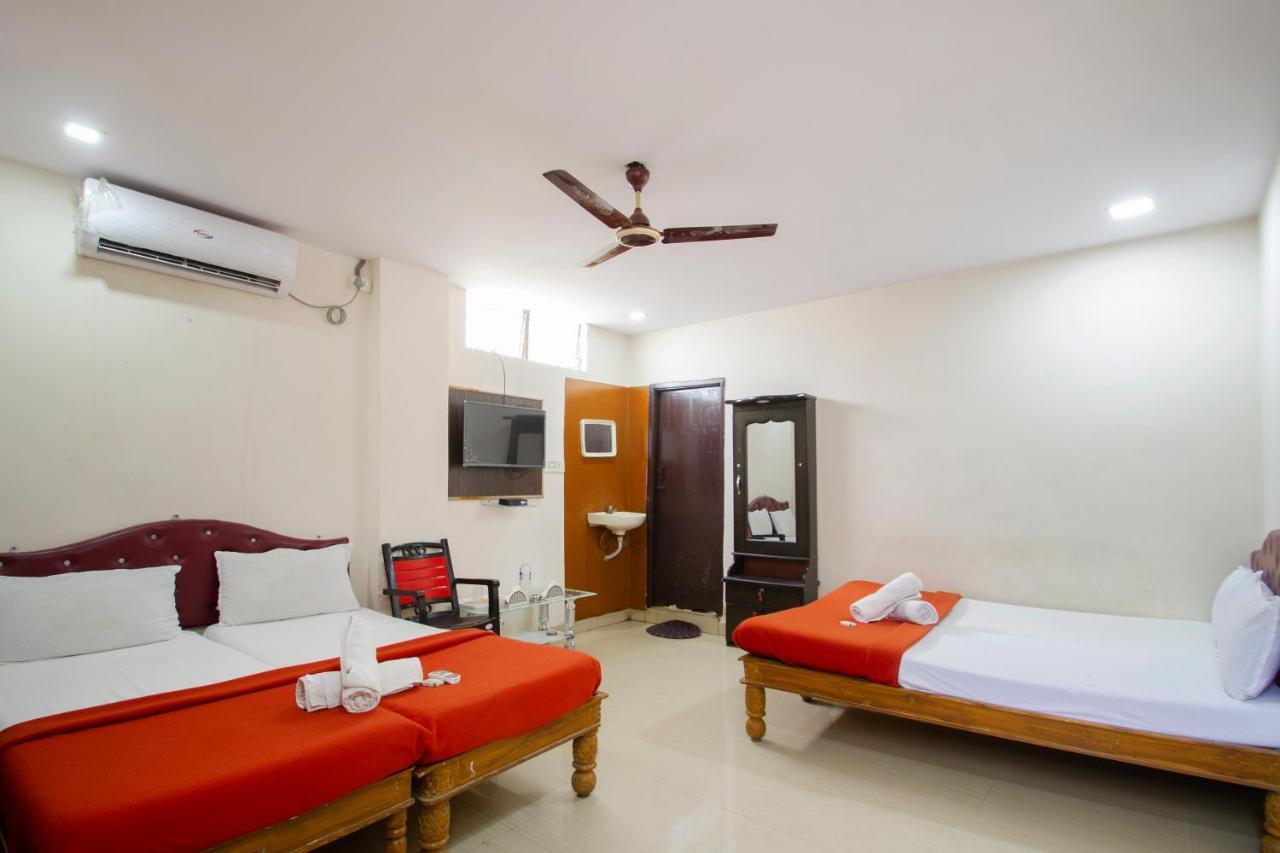 Hotel Sri Sai Balaji Hyderabad Bagian luar foto