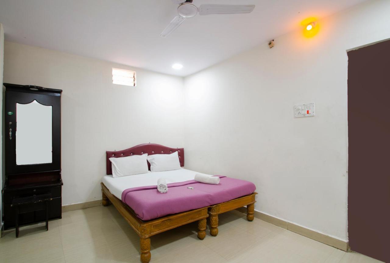 Hotel Sri Sai Balaji Hyderabad Bagian luar foto