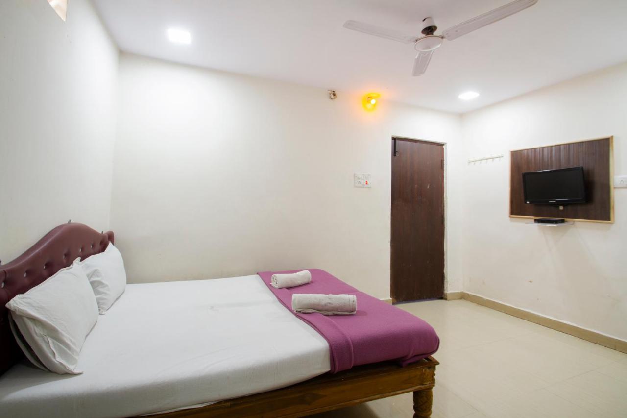 Hotel Sri Sai Balaji Hyderabad Bagian luar foto